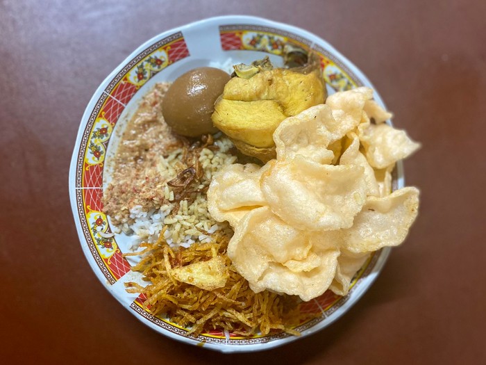 Nasi uduk gaul ibu Wiri