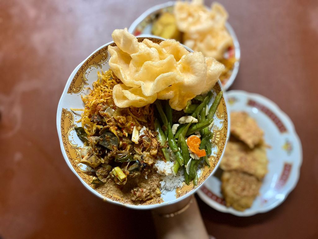 Nasi uduk gaul ibu Wiri