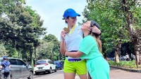 Pada akhir pekan lalu, Nia Ramadhani menjadi salah satu finisher Half Marathon. Foto: Instagram Nia Ramadhani