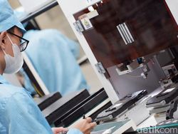Intip Proses Pembuatan Oppo A77s Made in Tangerang