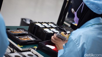 Oppo A77s dibuat dengan menggunakan OPS (Oppo Production System) mengadopsi Lean Manufacturing System yang telah diterapkan oleh berbagai pabrik vendor besar di dunia. Foto: Adi Fida Rahman/detikINET