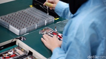 Dengan sistem tersebut, produksi Oppo A77s akan lebih efisien dalam hal waktu dan kualitas. Foto: Adi Fida Rahman/detikINET