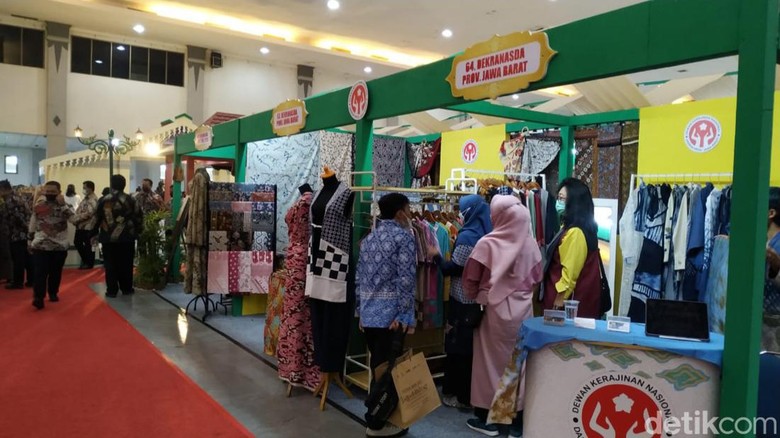 Suasana Festival Batik Tahun 2022 di Jogja Expo Center (JEC), Kapanewon Banguntapan, Kabupaten Bantul, Rabu (19/10/2022).