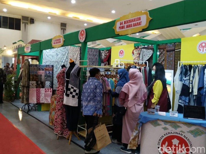 Suasana Festival Batik Tahun 2022 di Jogja Expo Center (JEC), Kapanewon Banguntapan, Kabupaten Bantul, Rabu (19/10/2022).