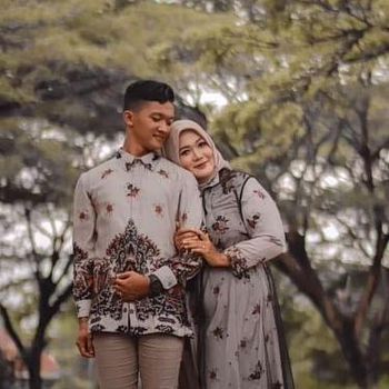 Pasangan beda usia viral di media sosial, Sigit Setya Budi dan Rini Wulandari. Pasangan beda usia viral di media sosial, Sigit Setya Budi dan Rini Wulandari.