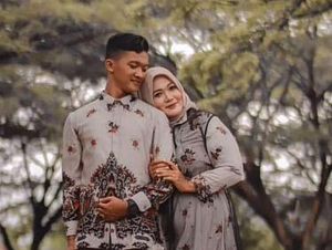 10 Foto Pasutri Purworejo Viral karena Kisah Istriku Guruku, Beda 20 Tahun