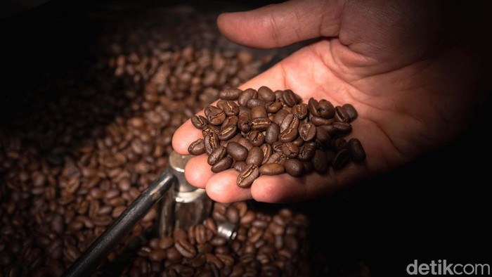 Penyangraian kopi memegang peranan dan akan menentukan senikmat apa kopi nantinya. Yuk kita lihat prosesnya.