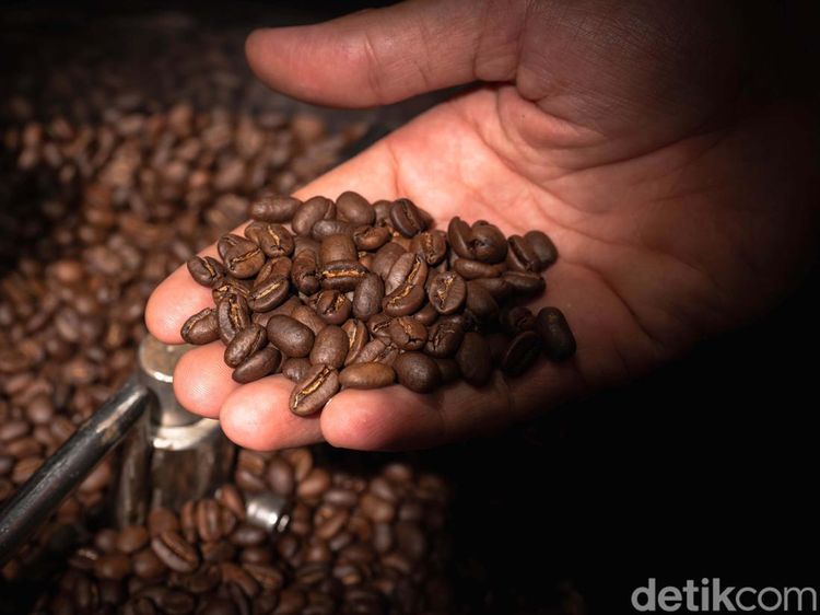 Pecinta Kopi, Yuk Intip Proses Penyangraian Biji Kopi