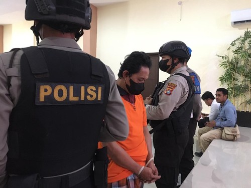 Pelaku pencabulan 8 siswi di Mataram inisial S (56), seorang guru ngaji yang sehari-hari juga menjadi tukang ojek.