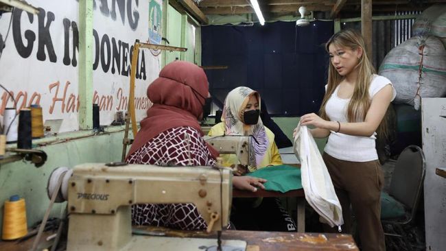 Penjahit Bangkit dari Pandemi