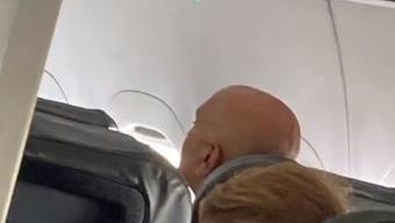 PIlot ajak tukar kursi dengan penyandang disabilitas PIlot ajak tukar kursi dengan penyandang disabilitas