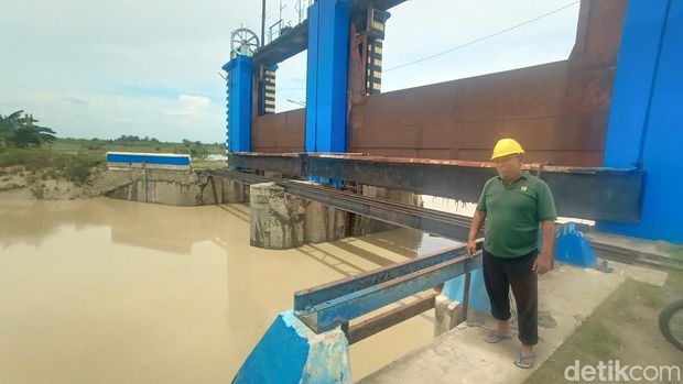 Pintu pengendali banjir Bendung Wilalung, Desa Kalirejo, Kecamatan Undaan, Kudus, Rabu (19/10/2022).