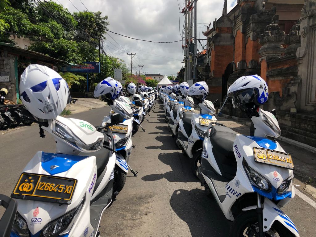 Polda Bali kawal G20 dengan motor listrik