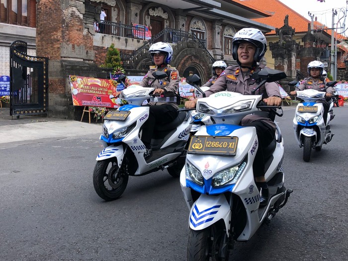 Polda Bali kawal G20 dengan motor listrik