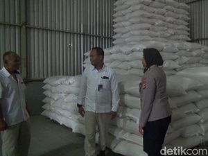 Pastikan Stok Aman, Polisi Cek Gudang Beras di Subang