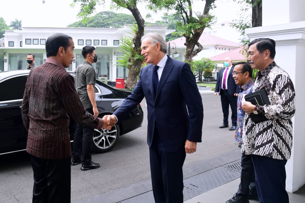 Presiden Joko Widodo menerima Dewan Penasihat Ibu Kota Nusantara (IKN), Tony Blair, di Istana Merdeka, Jakarta, pada Rabu, 19 Oktober 2022. (Biro Pers Sekretariat Presiden RI)
