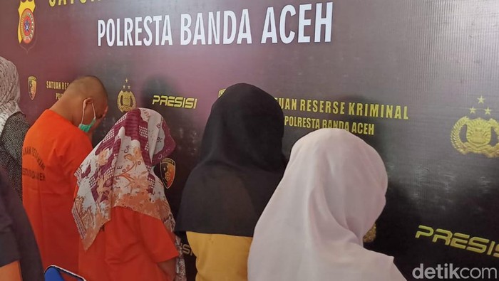 4 mucikari yang ditangkap karena prostitusi online (Agus Setyadi/detikSumut)