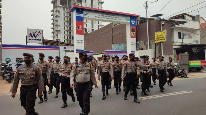 Puluhan Polisi Mulai Amankan PN Jaksel Jelang Sidang Brigjen Hendra dkk (Hanafi-detikcom)