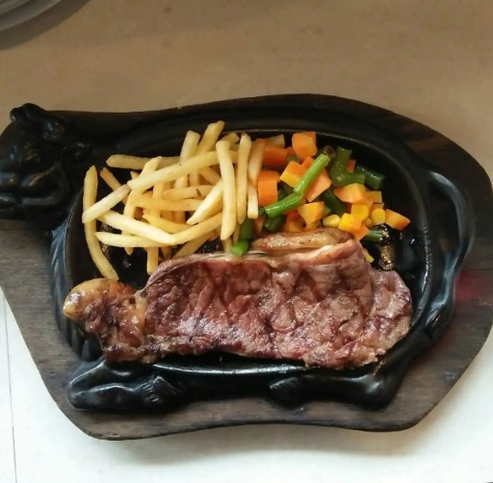 5 Tempat Makan Beefsteak Murah Meriah Ini Cocok untuk Tanggal Tua!