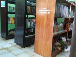 Banjir Lumpur Blitar Selatan Sebabkan Ribuan Buku Rusak