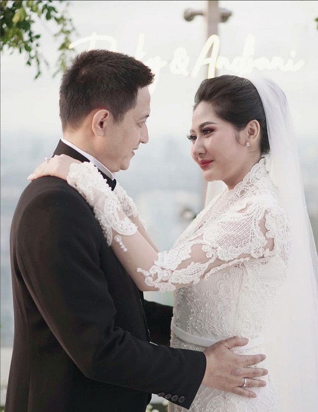 Ricky Subagja diketahui menikah dengan Cica Andjani pada akhir 2021 lalu. Pernikahan digelar di The Westin Hotel Jakarta. Foto: Instagram/@rickysoebagdja