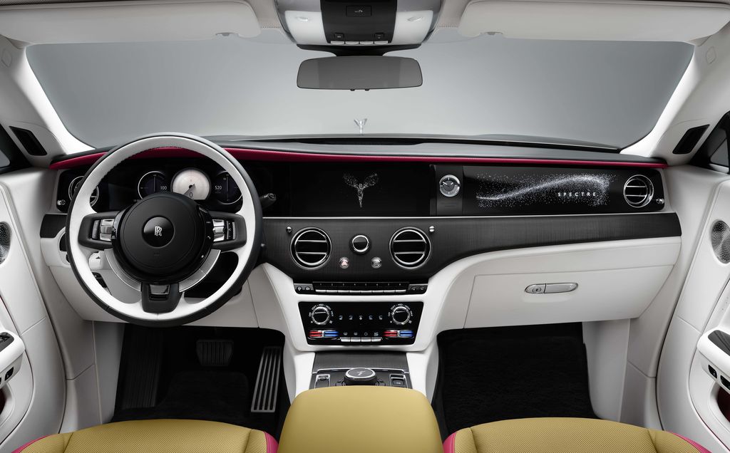 Rolls-Royce Spectre Coupe Listrik