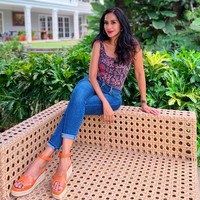 Halaman rumah yang asri menjadi salah satu kelebihan rumah aktris Diah Permatasari. Tak heran bila mantan pemeran Si Manis Jembatan Ancol ini sering mengunggah foto dirinya berpose di salah satu sudut taman rumahnya. (Foto: Instagram/@dps_diahpermatasari)