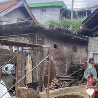 Memilih untuk keluar dari dunia hiburan dan kini bekerja sebagai petani, Novi Listiana sering membagikan kesehariannya melalui akun media sosial miliknya. Tak hanya itu saja, ia juga sempat memamerkan keadaan rumahnya di sana yang sedang direnovasi. Foto: TikTok/@novilisty_