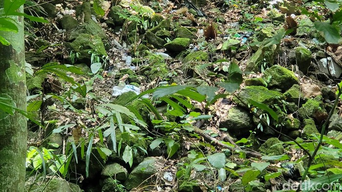 Sampah di Gunung Tangkil Sukabumi