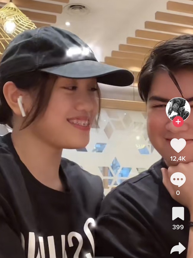 Di beberapa video Sean sendiri masih terlihat sedikit malu-malu. Sean merupakan anak pertama Olla Ramlan dengan mantan suaminya, Alex Tian yang lahir pada Juni 2005. Foto: TikTok/@seanmikaelalexander