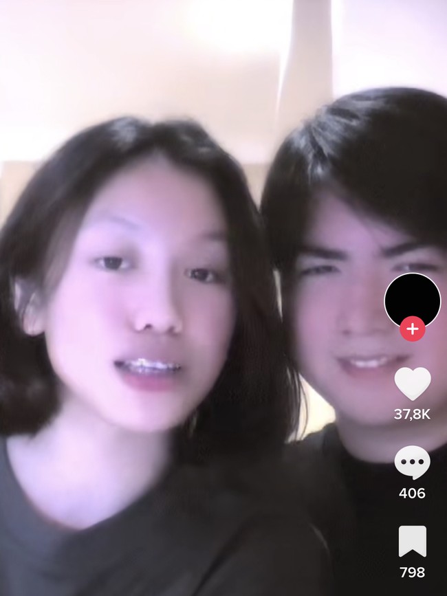 Di bio akun Instagram Laura tertulis nama akun Instagram milik Sean, begitu pun sebaliknya. Dan tak hanya di Instagram, Sean dan Laura juga terlihat memamerkan kebersamaan mereka ke TikTok masing-masing. Foto: TikTok/@1auramm