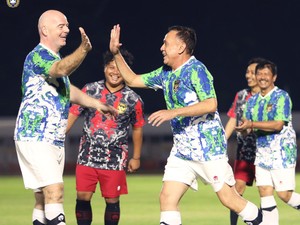 Ketum PSSI Main Bola Bareng Presiden FIFA, Pasoepati: Kurang Bijak