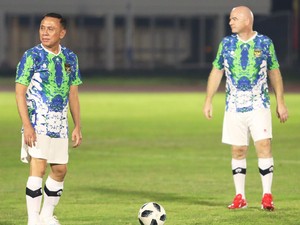 Sentilan bagi Bos FIFA-PSSI Main Sepakbola Saat Duka Kanjuruhan