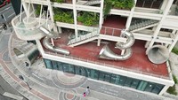 Kantor yang baru direnovasi ini memiliki desain yang unik.  
