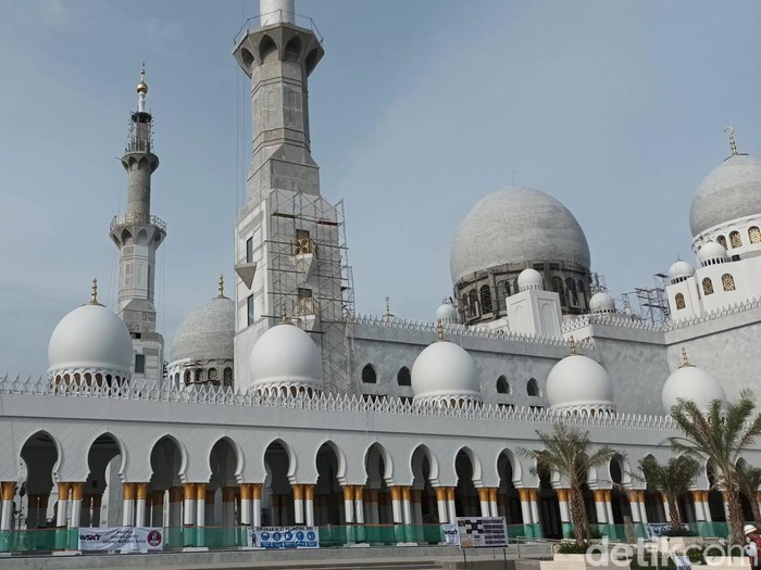Suasana Masjid Sheikh Zayed Al-Nahyan, Gilingan, Solo, Rabu (18/10/2022).
