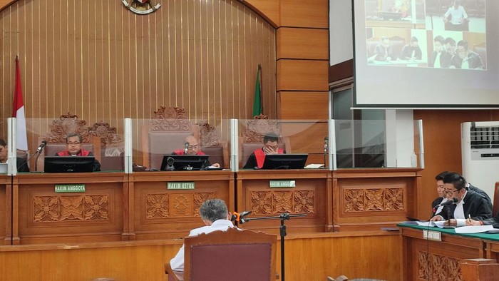 Suasana Sidang Hendra Kurniawan (Wilda-detikcom)