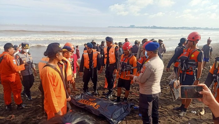 Jenazah pegawai honorer PDAM Kota Denpasar yang ditemukan di Pantai Padang Galak, Kecamatan Denpasar Timur, Kota Denpasar.