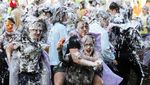 Tradisi Unik Perang Busa Ala Mahasiswa di Skotlandia