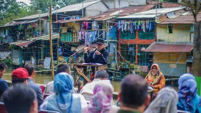 Wali Kota Bogor Bima Arya mengecek lokasi rawan bencana.