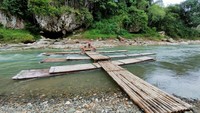 Rakit bambu di pagat batu benawa