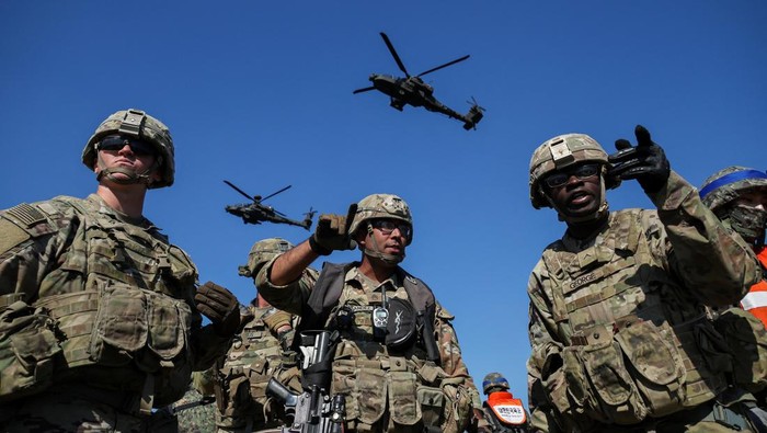 A South Korean tank takes part in a joint river crossing operation drill between South Korean and U.S. troops, in Yeoju, South Korea, October 19, 2022. REUTERS/Kim Hong-Ji