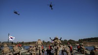 Pasukan Korea Selatan (Korsel) melakukan latihan militer bersama dengan Amerika Serikat sejak Senin (17/10/2022). Latihan ini untuk meningkatkan kemampuan pertahanan mereka ketika akan menghadapi serangan dari Korea Utara (Korut).