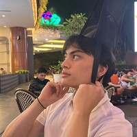 Arka Asmara sendiri baru saja lulus SMA dari sekolahnya, Mentari International School pada Juni lalu. Kini sudah berusia 16 tahun, penampilan Arka pun makin jadi sorotan. Tak sedikit yang jadi mengidolakannya karena memiliki paras yang tampan. Foto: Instagram