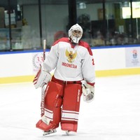 Tak hanya memiliki paras tampan, Arka rupanya juga merupakan atlet hoki es. Keberangkatannya baru-baru ini ke Thailand bersama sang bunda untuk mengikuti ‘ice hockey camp’. Foto: Instagram