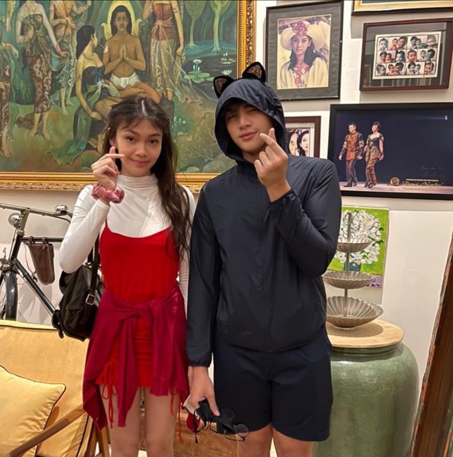 Arka memiliki kakak perempuan yang bernama Sasikirana Zahrani Asmara. Sama-sama memiliki penampilan yang rupawan, keduanya pun sering jadi sorotan netizen. Foto: Instagram