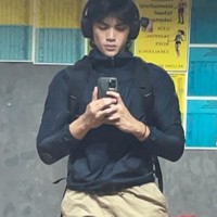 Anak kedua Anjasmara dan Dian Nitami berhasil mencuri atensi netizen melalui parasnya yang rupawan. Sudah semakin dewasa, penampilan Arka Asmara dipuji semakin tampan. Tak hanya itu saja, jika diperhatikan kini Arka juga memiliki badan yang lebih berotot, membuatnya jadi terlihat lebih macho. Foto: Instagram