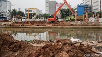 Rumah pompa dibangun untuk mengantisipasi banjir di kawasan tersebut.