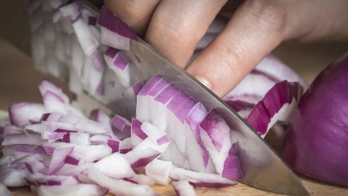 Obat Sirup Ditarik, Emak-emak Pilih Obati Anak Pakai Bawang Merah Parut