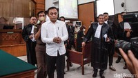 Dalam kasus ini, Ricky Rizal didakwa bersama-sama dengan Ferdy Sambo melakukan pembunuhan berencana terhadap Brigadir Nopriansyah Yosua Hutabarat.