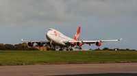 Boeing 747, sebuah pesawat jumbo eks penumpang yang masuk dalam layanan Virgin Atlantic hingga 2015. Pesawat itu telah dimodifikasi untuk membawa LauncherOne, roket buatan California yang akan melayang ke orbit Bumi.
